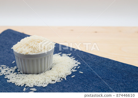 Thai rice in a cocotte, scattered rice Thai rice in a cocotte, scattered rice 87446610