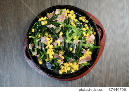 炒培根和菠菜 炒培根和菠菜 87446706