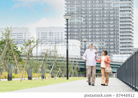 資深夫婦步行康復 87448912