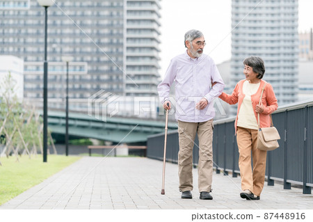 資深夫婦步行康復 87448916