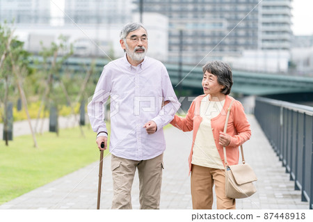 資深夫婦步行康復 87448918