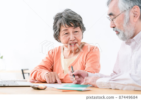 老年夫婦的遺囑 87449684