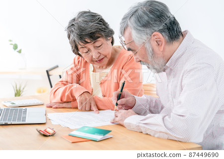 Senior couple's will 87449690