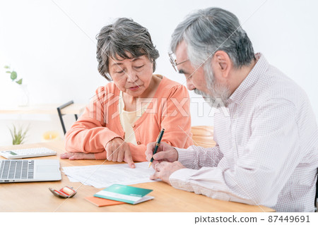 Senior couple's will 87449691