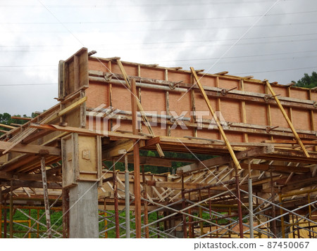 KUALA LUMPUR, MALAYSIA - JULY 7, 2021: Beam and column formwork installed at a construction site. Molds are made of wood and plywood. Be the basis of form to reinforced concrete. 87450067