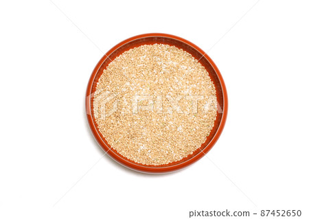 Brown rice in a vermilion bowl 87452650