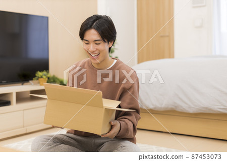 Men mail order to open cardboard 87453073