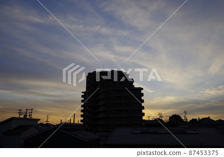 赤塔半島大廈和日出 赤塔半島大廈和日出 87453375