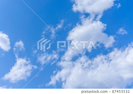 Background material of sun flare, refreshing blue sky and clouds_blue_04 87453532