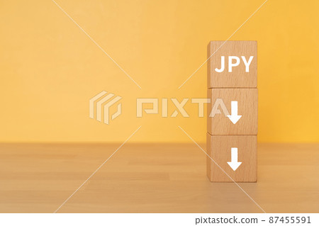 Image of yen depreciation | Building blocks with "JPY" and an arrow Image of yen depreciation | Building blocks with "JPY" and an arrow 87455591