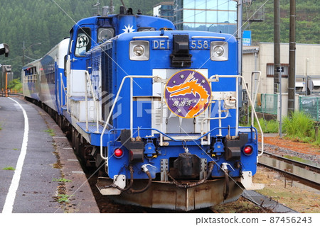 喜月線奧出雲大蛇機車DE10（出云三生站） 87456243