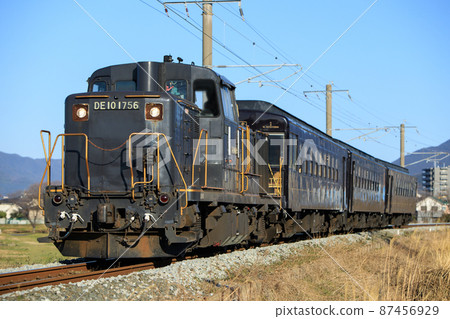 DE10 type diesel locomotive and SL Hitoyoshi 50 series passenger car (JR Kyushu) 87456929
