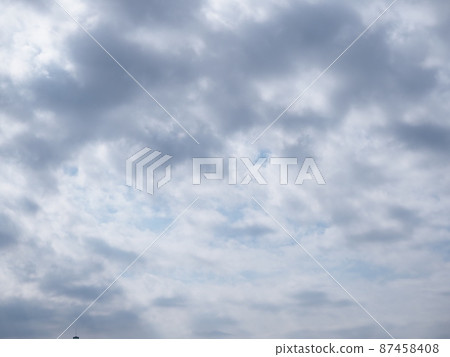 Cloudy sky in Enoshima 87458408