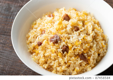 Para，蓬鬆，濕潤和美味的炒飯 87458584