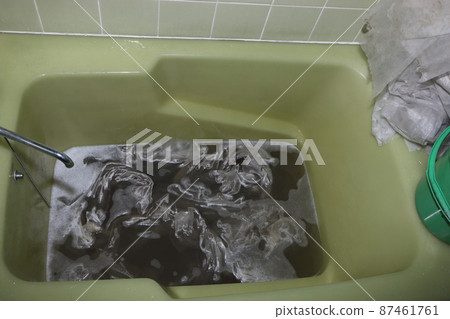 Laundry of non-woven fabric used to protect vegetables from the cold Laundry of non-woven fabric used to protect vegetables from the cold 87461761