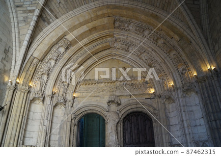 Avignon, France Door inside the Palais des Papes Avignon, France Door inside the Palais des Papes 87462315