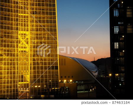 Beautiful scenery of Kaikyo Yume Tower in Buzenda-cho, Shimonoseki City, Yamaguchi Prefecture at sunset 87463184