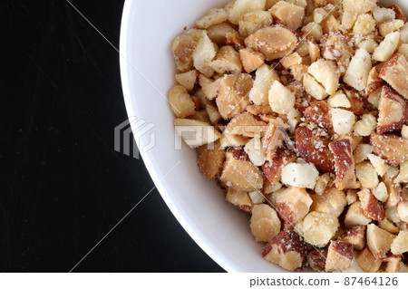 壓碎的混合堅果 87464126