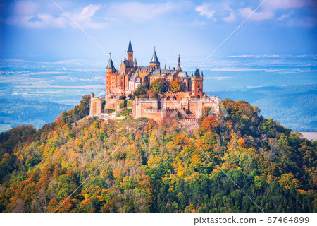 Hohenzollern Castle in the Swabian Alps, Germany 87464899