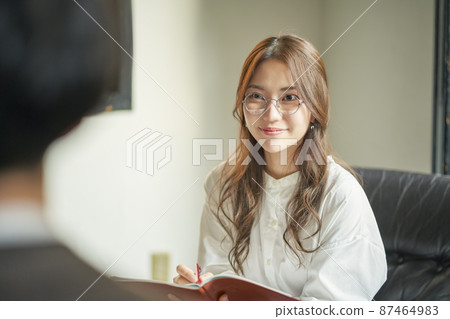 Business scene meeting women 87464983