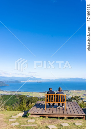 滋賀縣高島市 秋天的琵琶湖 從函館山頂眺望地下世界的人 滋賀縣高島市 秋天的琵琶湖 從函館山頂眺望地下世界的人 87466418