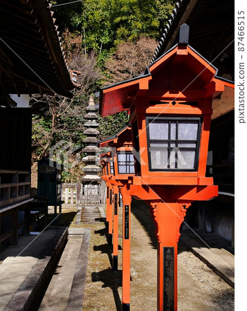 Kyoto Oyamazaki Tennozan Hoshakuji Kuju stone pagoda and lanterns (winter) Kyoto Oyamazaki Tennozan Hoshakuji Kuju stone pagoda and lanterns (winter) 87466515