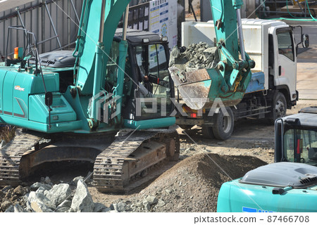 施工現場:重型機械挖土作業現場 施工現場:重型機械挖土作業現場 87466708