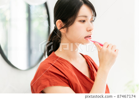 A brush A brush 87467174