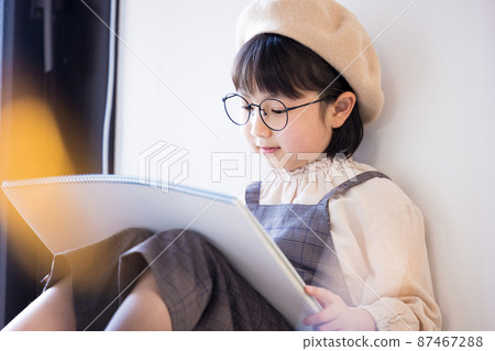 Girl with Sketchbook stock photo. Image of happy, idea - 18502004