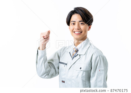 白背景年輕男工程師 87470175