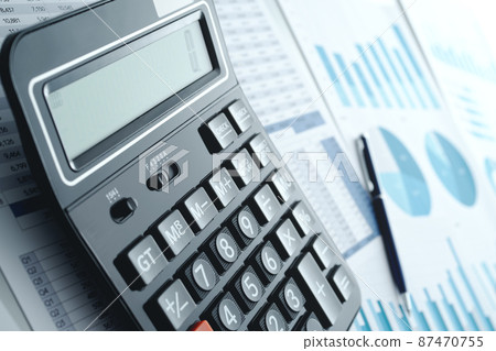 計算器並報告。許多圖形和圖表。財務分析和管理的形象。 87470755