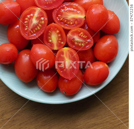 Fresh Organic Vegetable Drop Tomatoes 87472256
