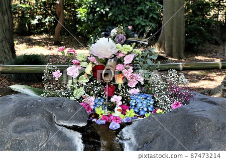 Flower water fountain at Hikawa Shrine in Niiza City Flower water fountain at Hikawa Shrine in Niiza City 87473214