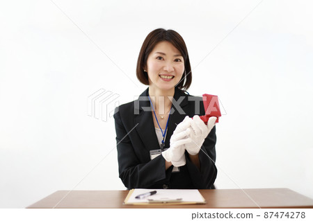 Image of female employees Image of female employees 87474278