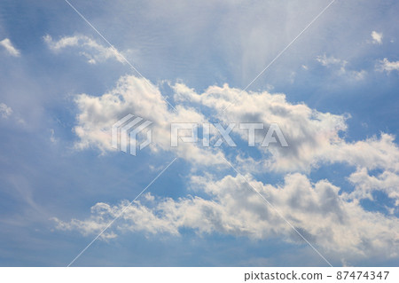 [北海道美瑛町]冬天的藍天和積雲 87474347