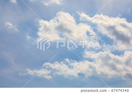 [Biei-cho, Hokkaido] Winter blue sky and cumulus clouds 87474348