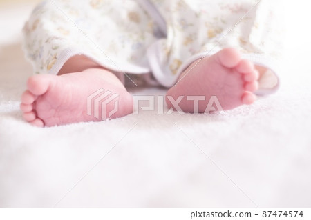 1 month old foot 1 month old foot 87474574