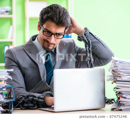 Employee chained to his desk due to workload 87475246