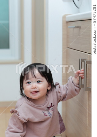 Baby pranking the drawer door Baby pranking the drawer door 87475281