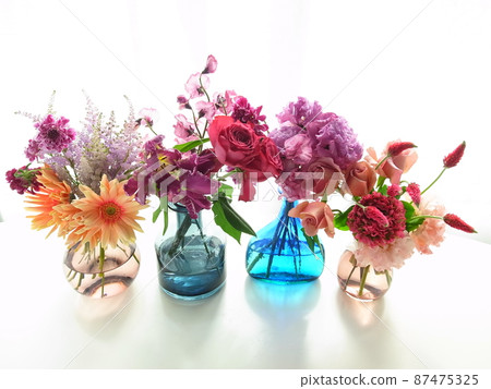 各種花瓶，各種花。 87475325