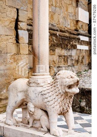 South portal of the white lions of the Basilica of Santa Maria Maggiore. Bergamo, Italy South portal of the white lions of the Basilica of Santa Maria Maggiore. Bergamo, Italy 87479286