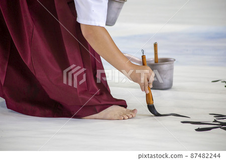 High school girl in the calligraphy club 87482244