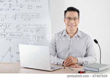 Math Tutor Teaching Remotedly Math Tutor Teaching Remotedly 87487020