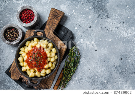 Gnocchi pasta with tomato sauce and parmesan. Gray background. Top view. Copy space 87489902