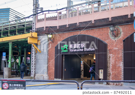 Yurakucho station square / Tokyo 87492011