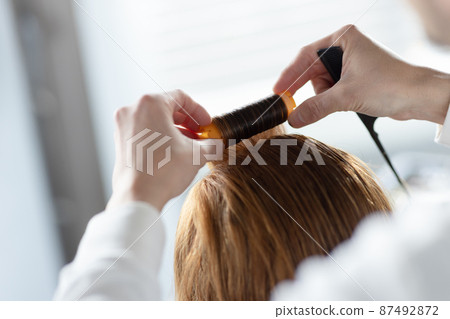 雙手練習燙髮 87492872