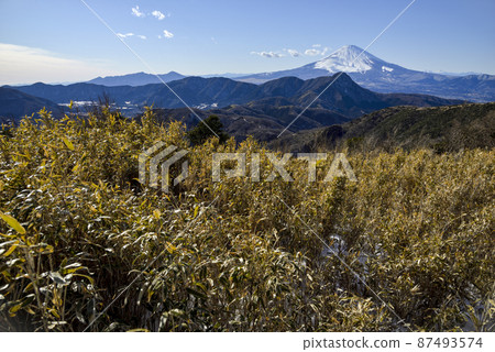 冬季箱根外道山【來自明神岳】下午的足柄山和富士山 冬季箱根外道山【來自明神岳】下午的足柄山和富士山 87493574