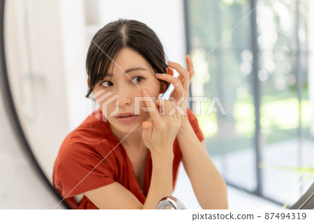 Women and skin care Women and skin care 87494319