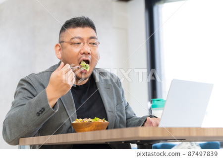 Lifestyle image of a chubby man 87497839