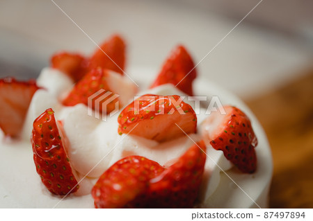 Whole cake strawberry shortcake Whole cake strawberry shortcake 87497894